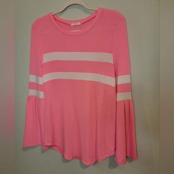 12 PM by Mon Ami Neon Pink Beach Sweater with Flare pleated sleeves Size S/M - Picture 6 of 7
